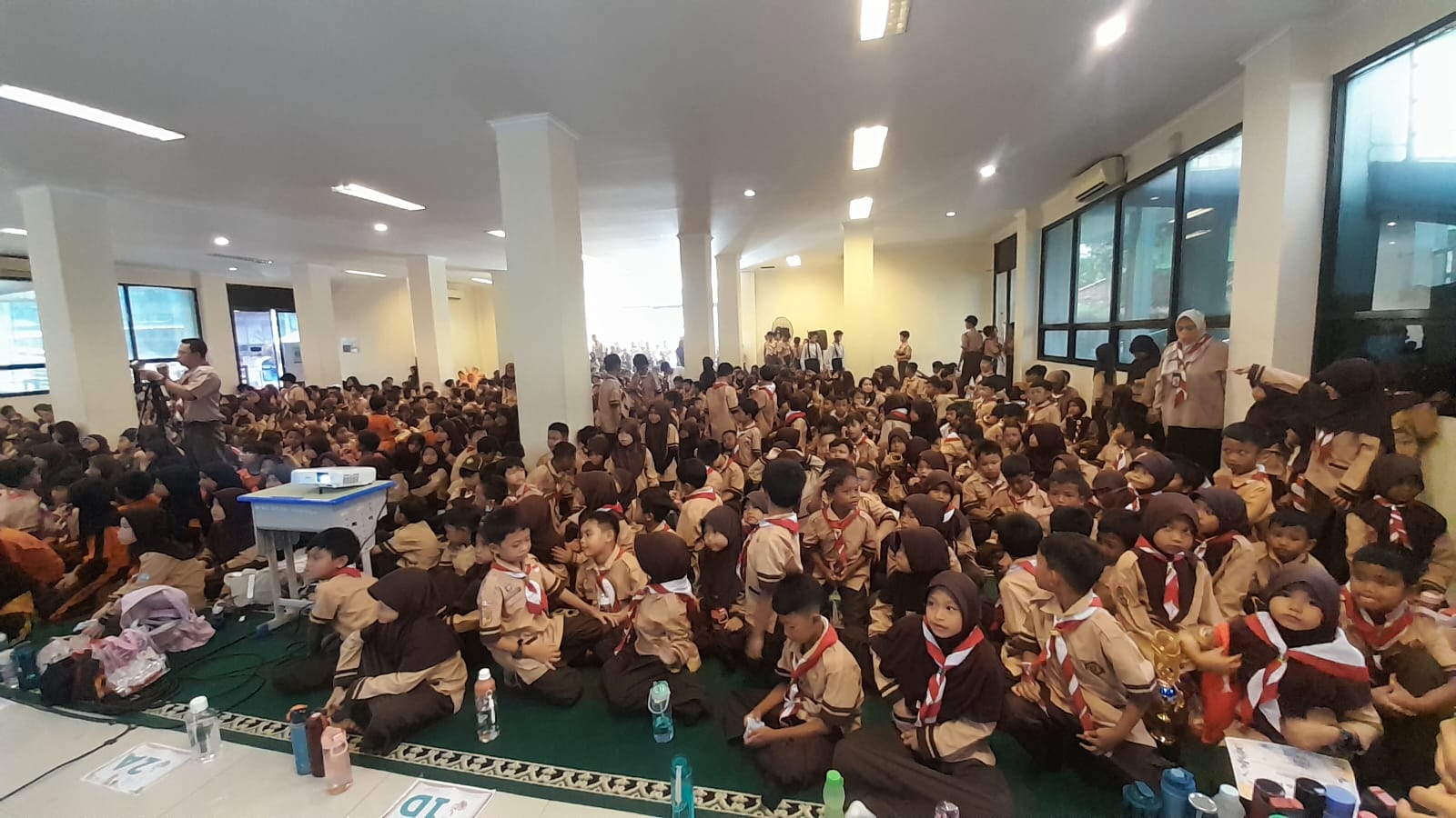 Wisata LiterAsyik Ke SDN Cibubur 01
